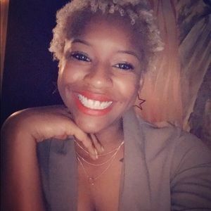 Meet your Posher, Raquel